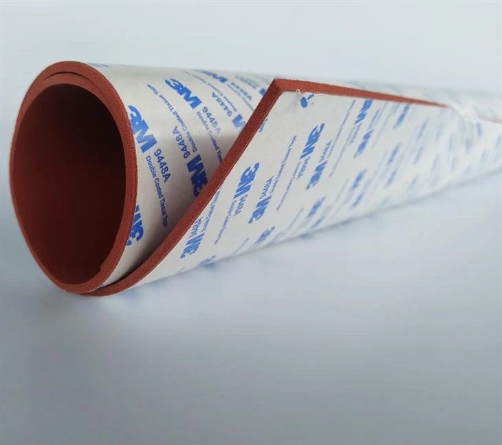 Schiuma di silicone sostenuta da adesivo